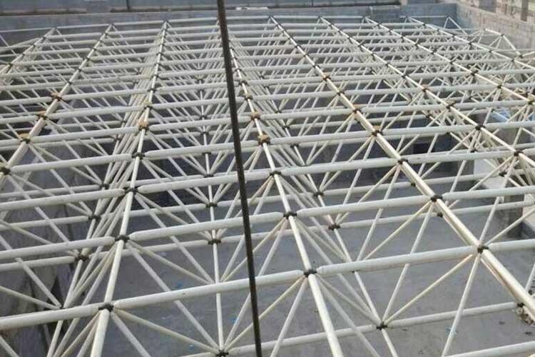 加油站网架它是钢结构网架的支承，受力大，能够实现钢结构网架的受力分压，保障整个工程的稳固效果